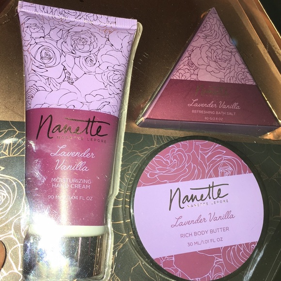 Iam Selling body lotion - Picture 1 of 8